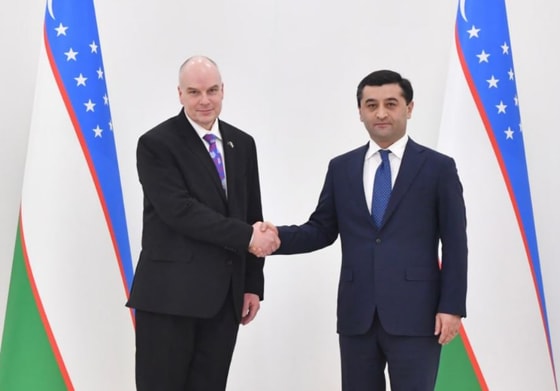 На фото Джон Гиринг и Бахтиёр Саидов / МИД