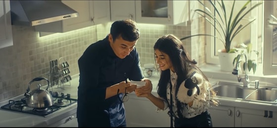 Кадр из клипа Улугбека Рахматуллаева — Кизалогим