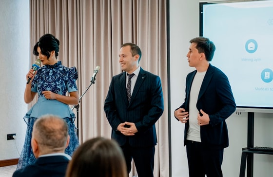 Заместитель председателя правления банка Назаров С.С. и руководитель отдела развития мобильного приложения Шохрух Камолович,