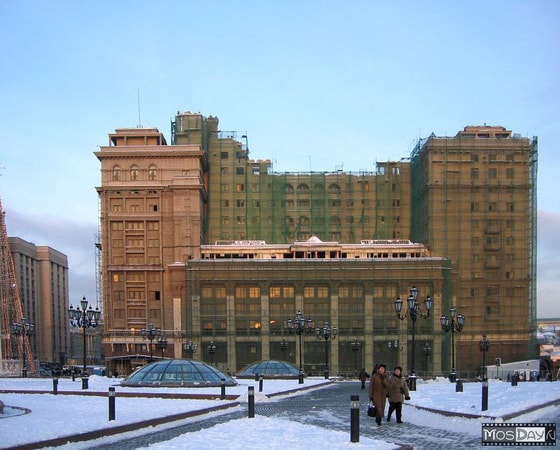 Moskvadagi "Moskva" mehmonxonasining demontaj qilinishi. 2004-yil