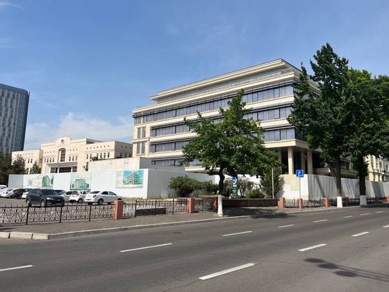 Руки, держащие кирпич, изначальное место памятника, 2023 г.