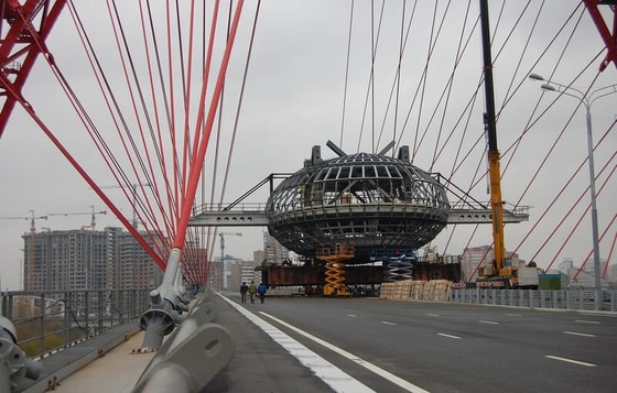 Moskvada joylashgan ko'prik qurilishi. 2006-yil