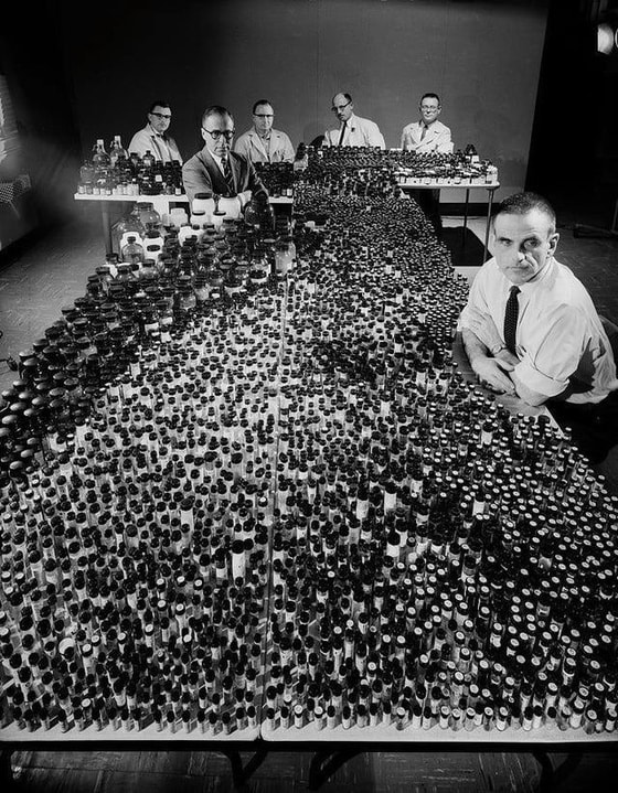 Polariod kimyogarlari rangli fotosuratlarni chop etish jarayonlarini yaxshilash uchun olib borilgan sinov jarayonlari. 1963-yil