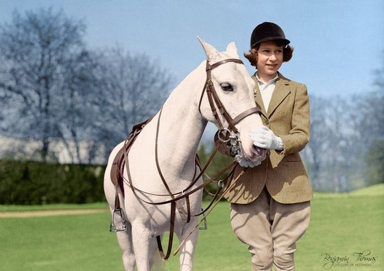 13 yoshini nishonlayotgan malika Yelizaveta. 1939-yil 21-aprel