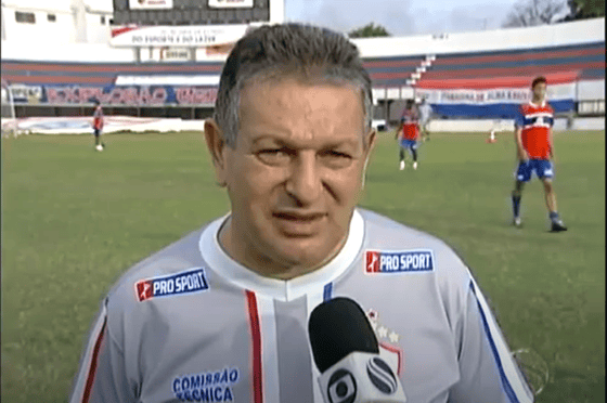 Убирахара Вейга дает интервью во время Итабайаны - Transmissão Globo