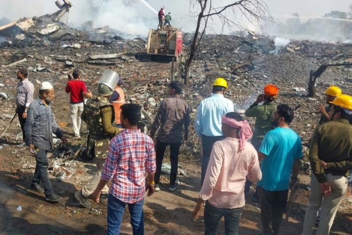 В Индии произошел взрыв на фабрике фейерверков, погибли не менее 25 человек