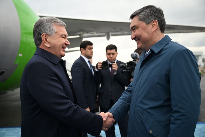 Как Шавката Мирзиёева встретили в Астане