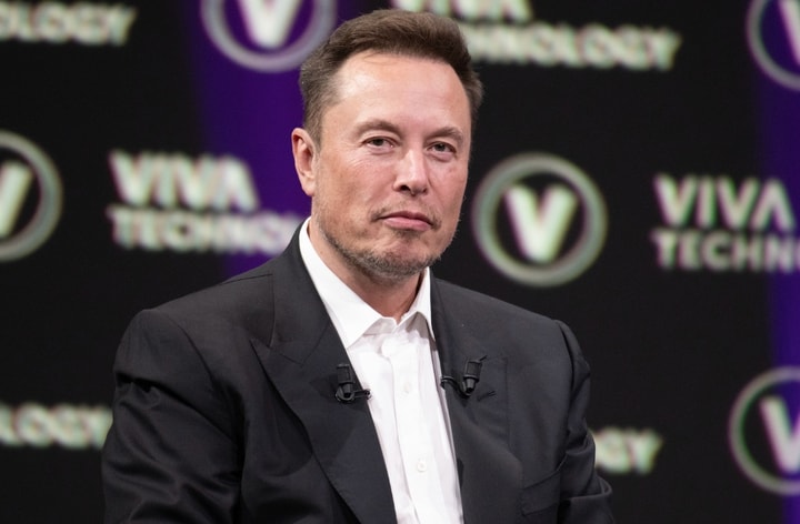 Илон Маск предложил властям раздавать деньги из-за замены ИИ труда человека