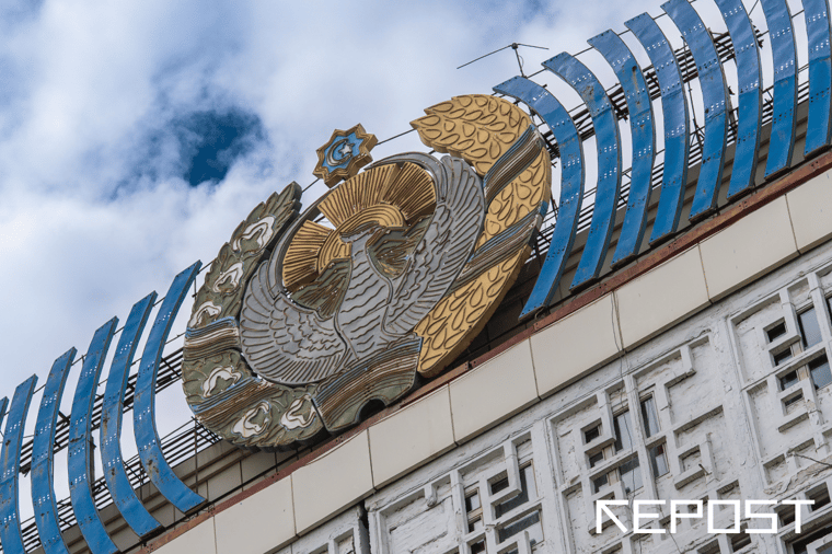 Сенатор предложил убрать хлопок и пшеницу с герба Узбекистана