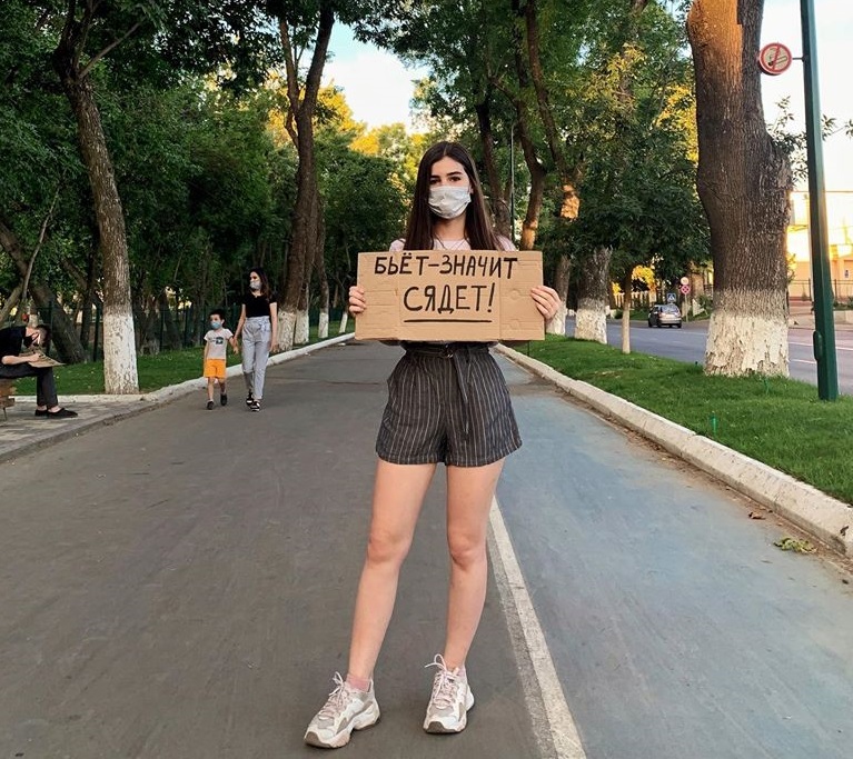  Узбекистанки устроили флешмоб в поддержку женщин