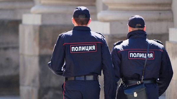 Двое полицейских в России избили узбекистанца