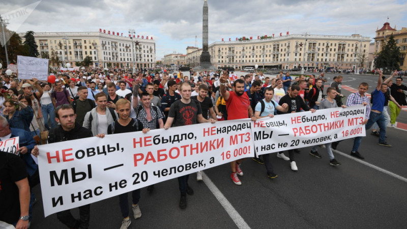 Седьмой день протестов в Беларуси: прощание с героем, массовый митинг, договор Лукашенко с Путиным