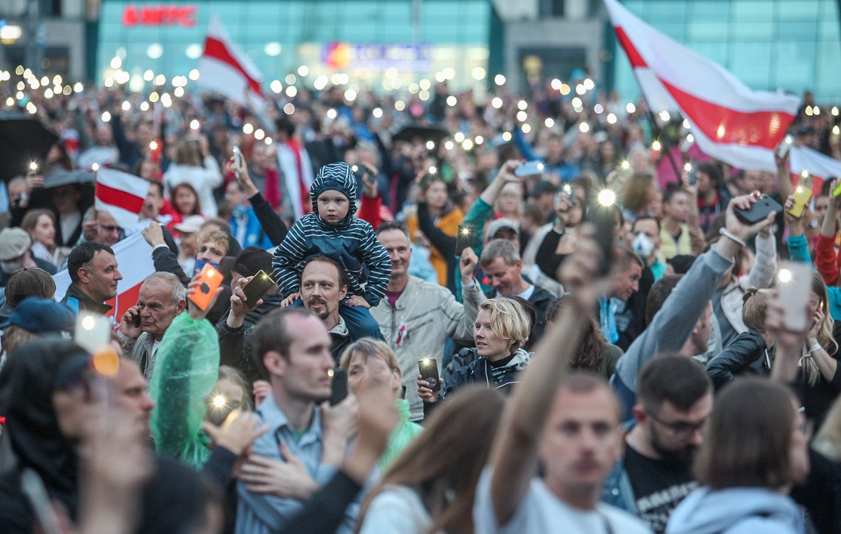 Митинги под разными флагами: прошел 11-й день протестов в Беларуси