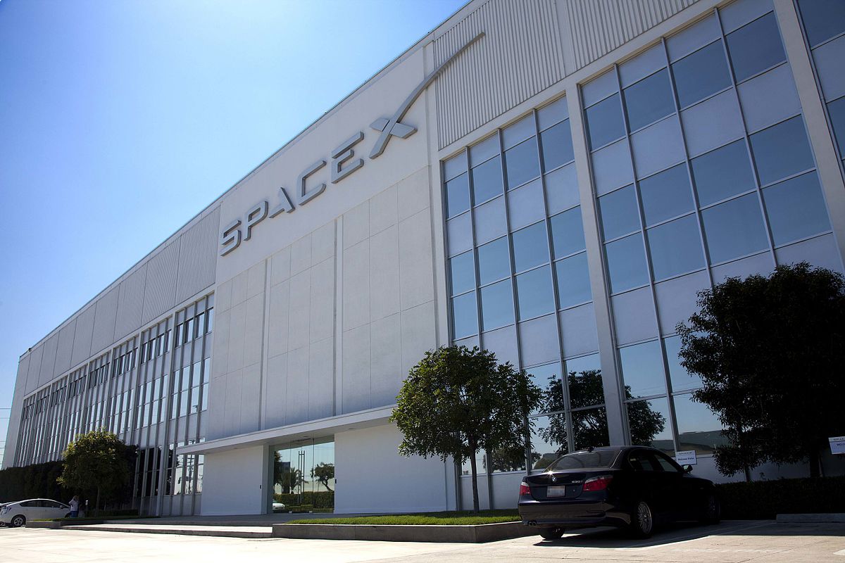 Бывшая стажерка SpaceX подала иск о гендерной дискриминации и домогательствах в компании