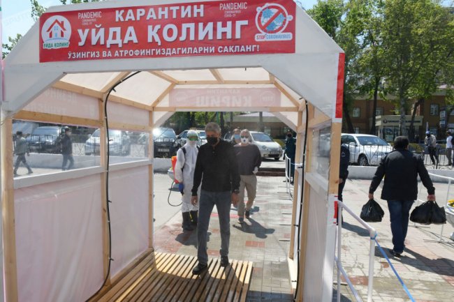 В Узбекистане запретили дезинфекционные туннели