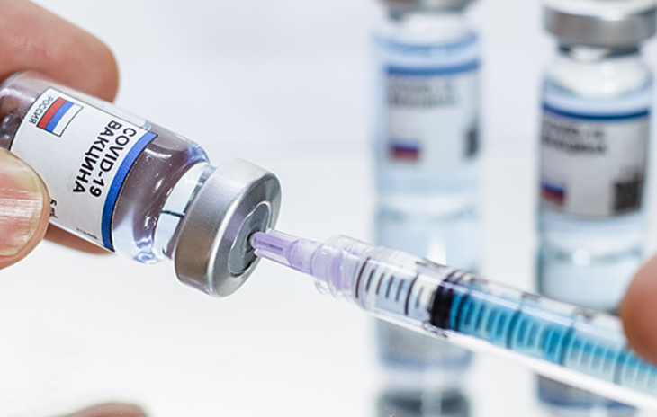 Жителям США предрекли платную вакцину от COVID-19 вопреки планам властей