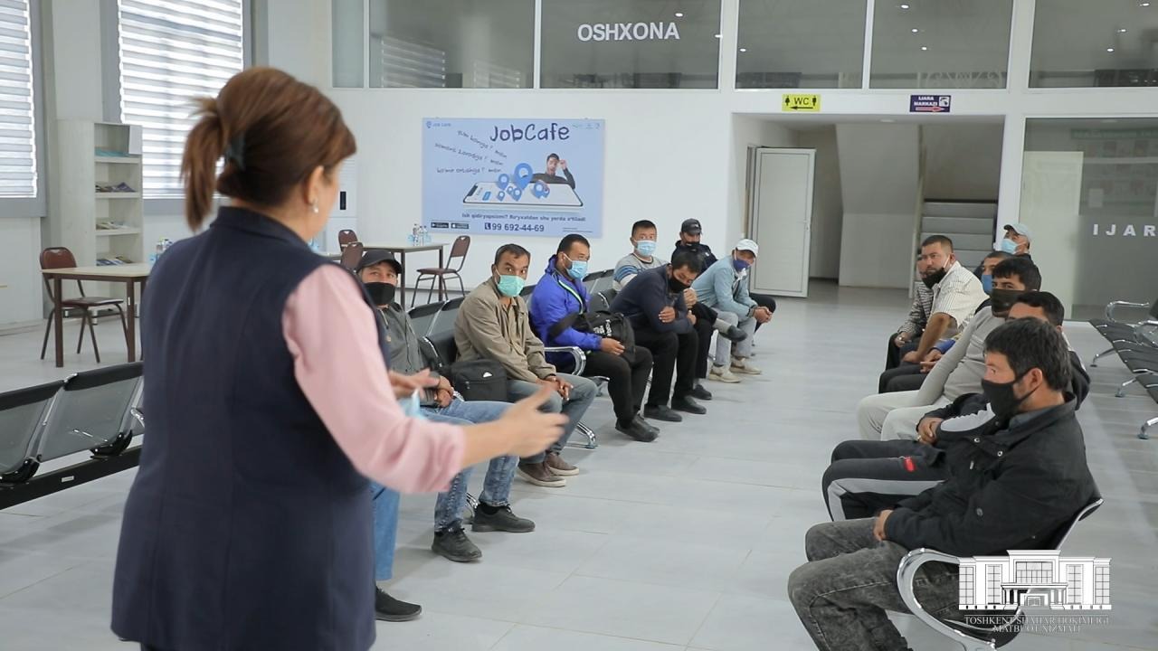 В Узбекистане оптимизируют систему профессионального обучения безработных лиц