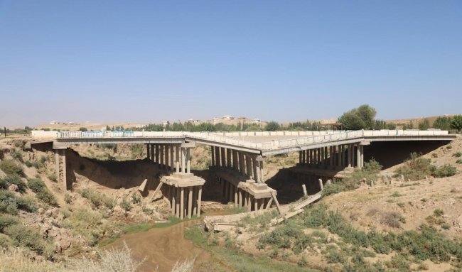 Построенный за миллиарды сумов мост в Сурхандарье начал рушиться спустя почти полтора года 