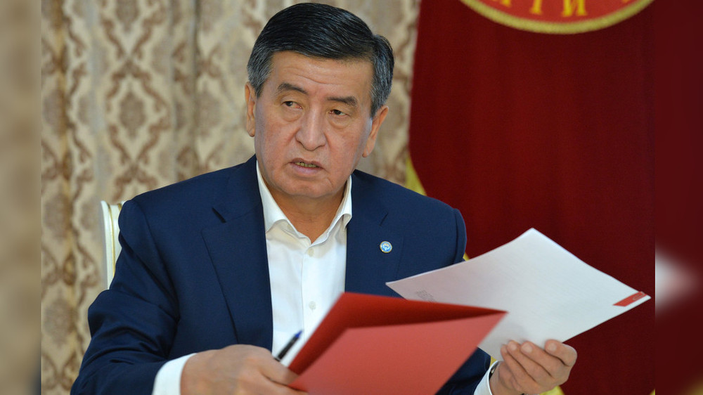 Сооронбай Жээнбеков принял решение уйти с поста президента Кыргызстана 