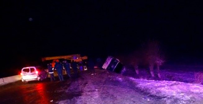 В Самарканде перевернулся автобус с 20 пассажирами: есть пострадавшие