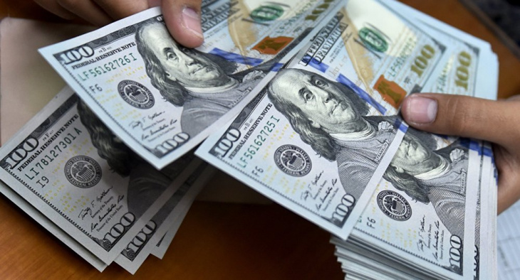 Доллар в Узбекистане снова вырос