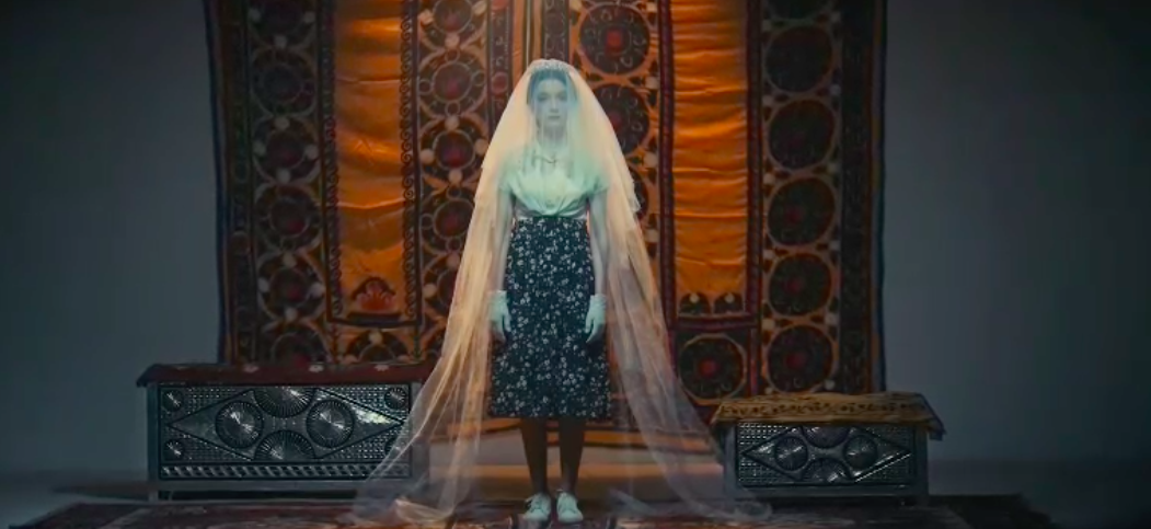 Союз молодежи представил ролик о гендерном неравенстве в Узбекистане: в нем 17-летнюю девушку выдают замуж против своей воли