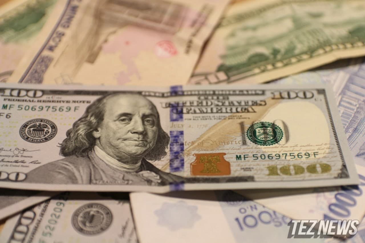 Курс доллара в Узбекистане подрос, а евро упал