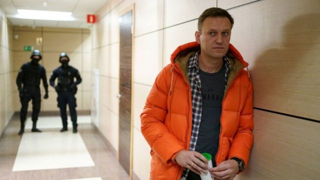 Самолет с Алексеем Навальным совершил посадку в аэропорту Шереметьево