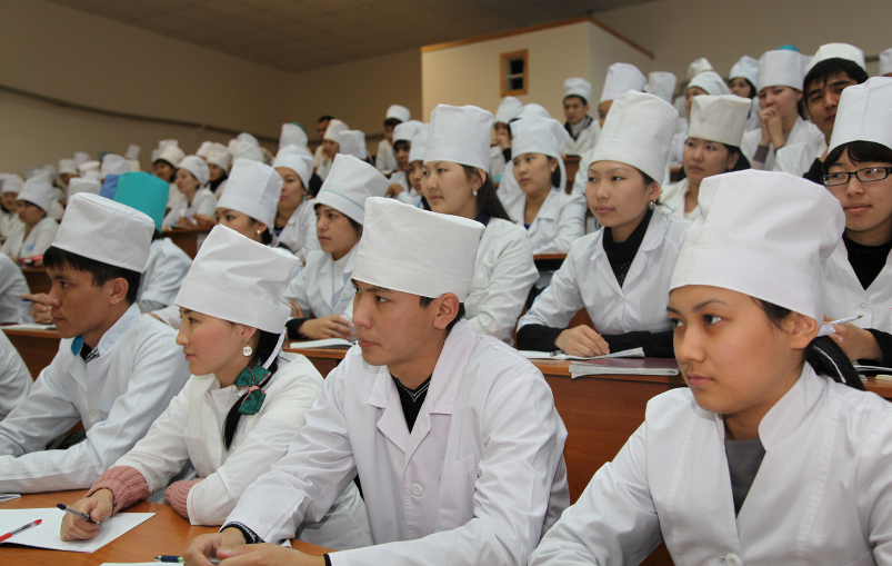 Студентов-медиков принуждали ходить по домам и изучать тела узбекистанцев