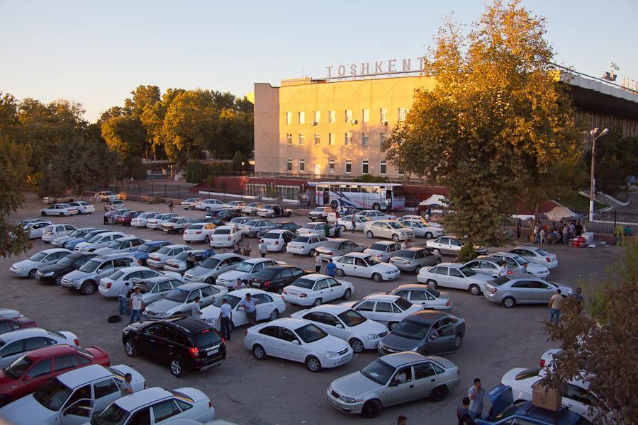 Узбекистанцы пожаловались на отсутствие парковочных мест возле домов