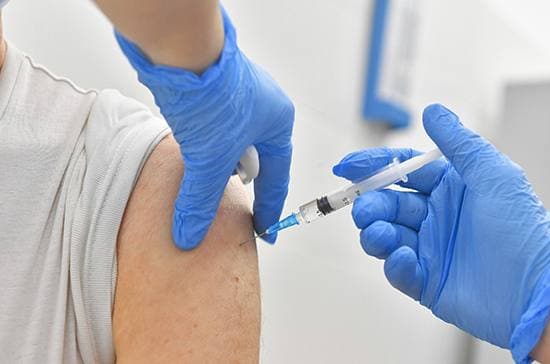 Названо число узбекистанцев, получивших побочный эффект от китайской вакцины против COVID-19