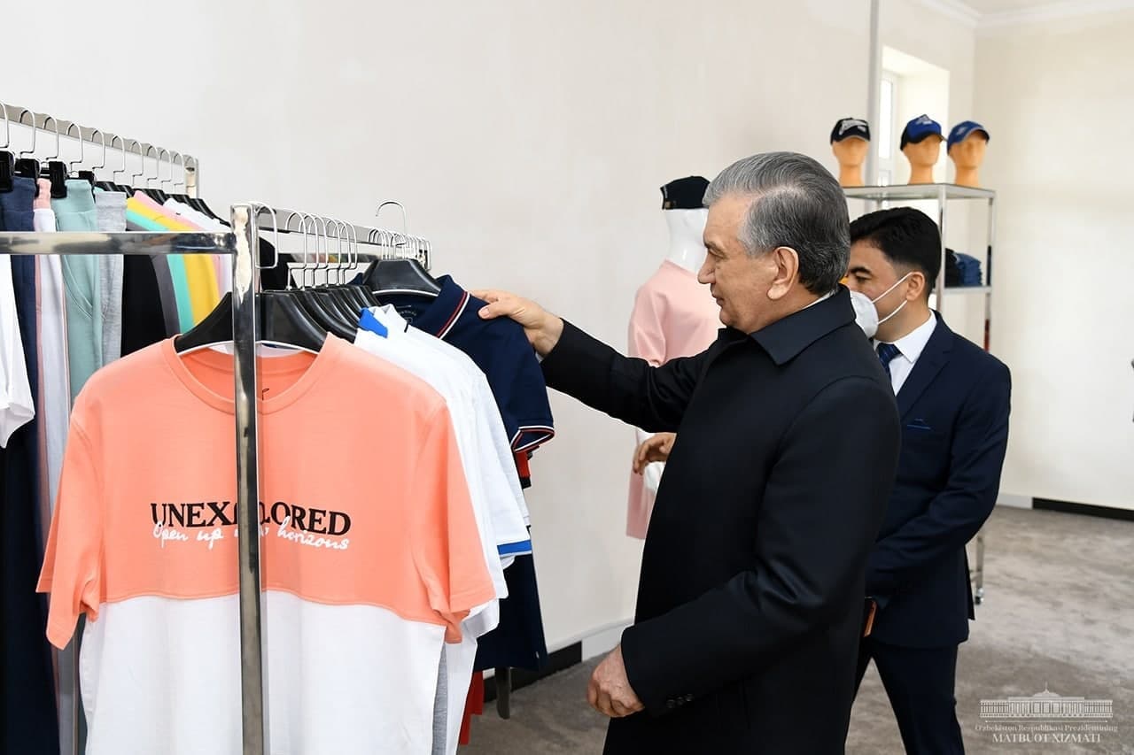 Президент ознакомился с технологическим процессом текстильного предприятия