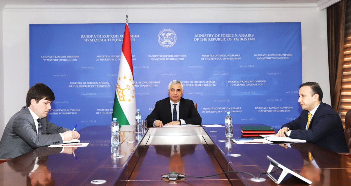 Узбекистан обсудил с Таджикистаном открытие наземных границ 