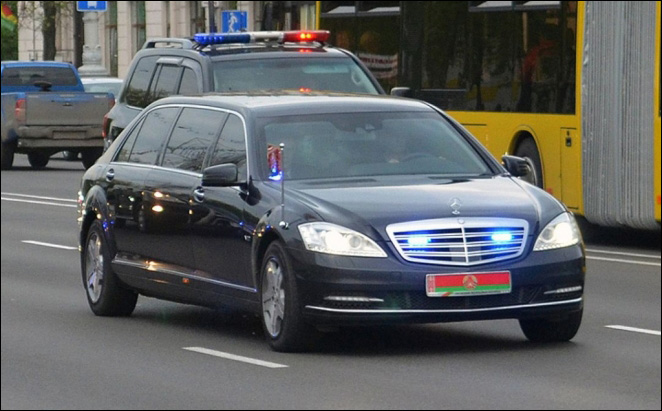 Изящество и роскошь: какими автомобилями может похвастаться Лукашенко