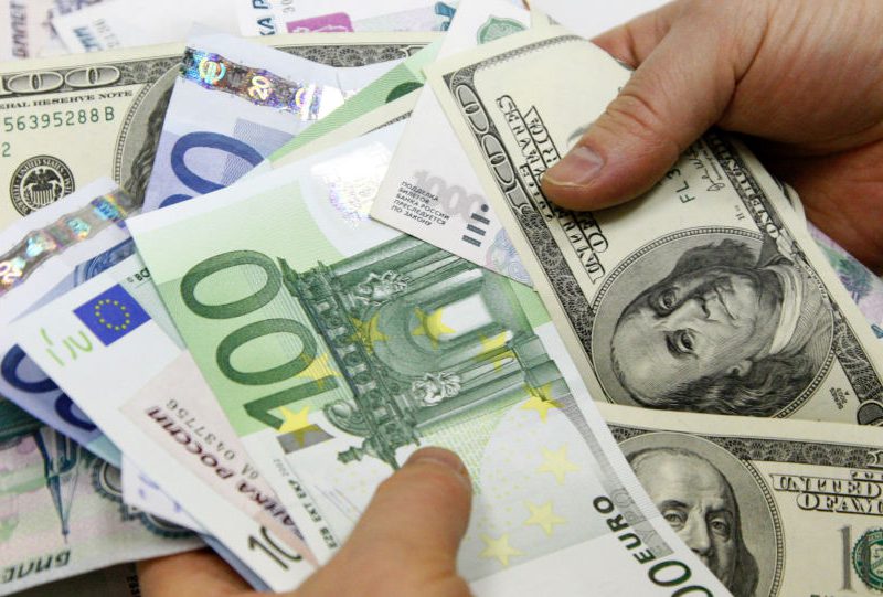 В Узбекистане восстанавливается спрос на иностранную валюту и кредиты
