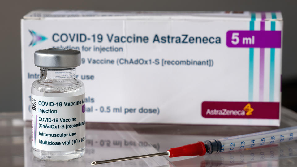 Использование вакцины AstraZeneca приостановили на ее «родине»