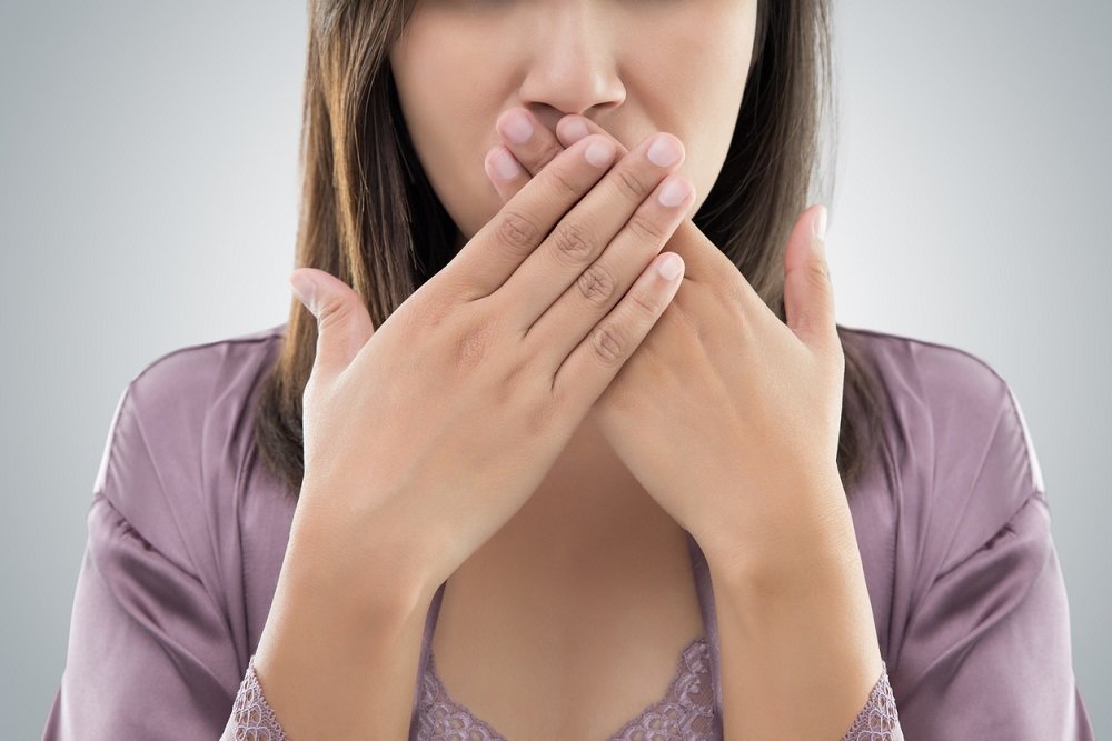 Почему с утра неприятный запах изо рта?