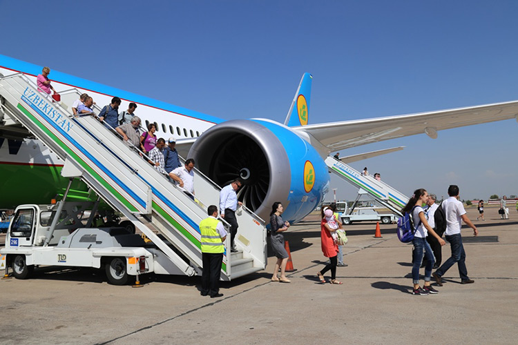Узбекистанцам для полёта в Россию необходимо иметь основания для въезда