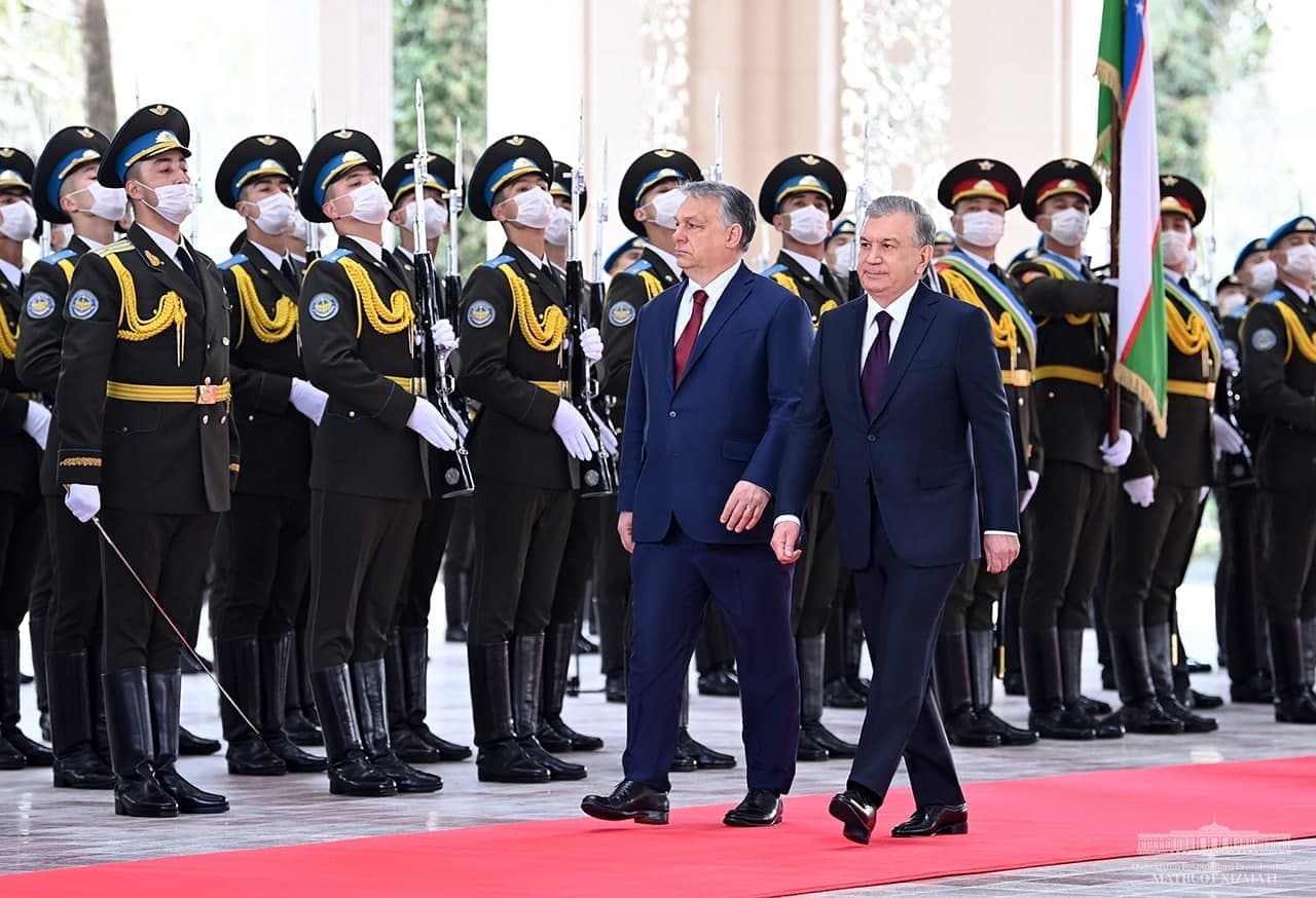 Президент принял премьер-министра Венгрии в резиденции Куксарой