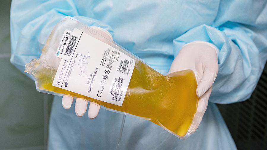 В России зарегистрирован препарат на основе плазмы крови переболевших COVID-19