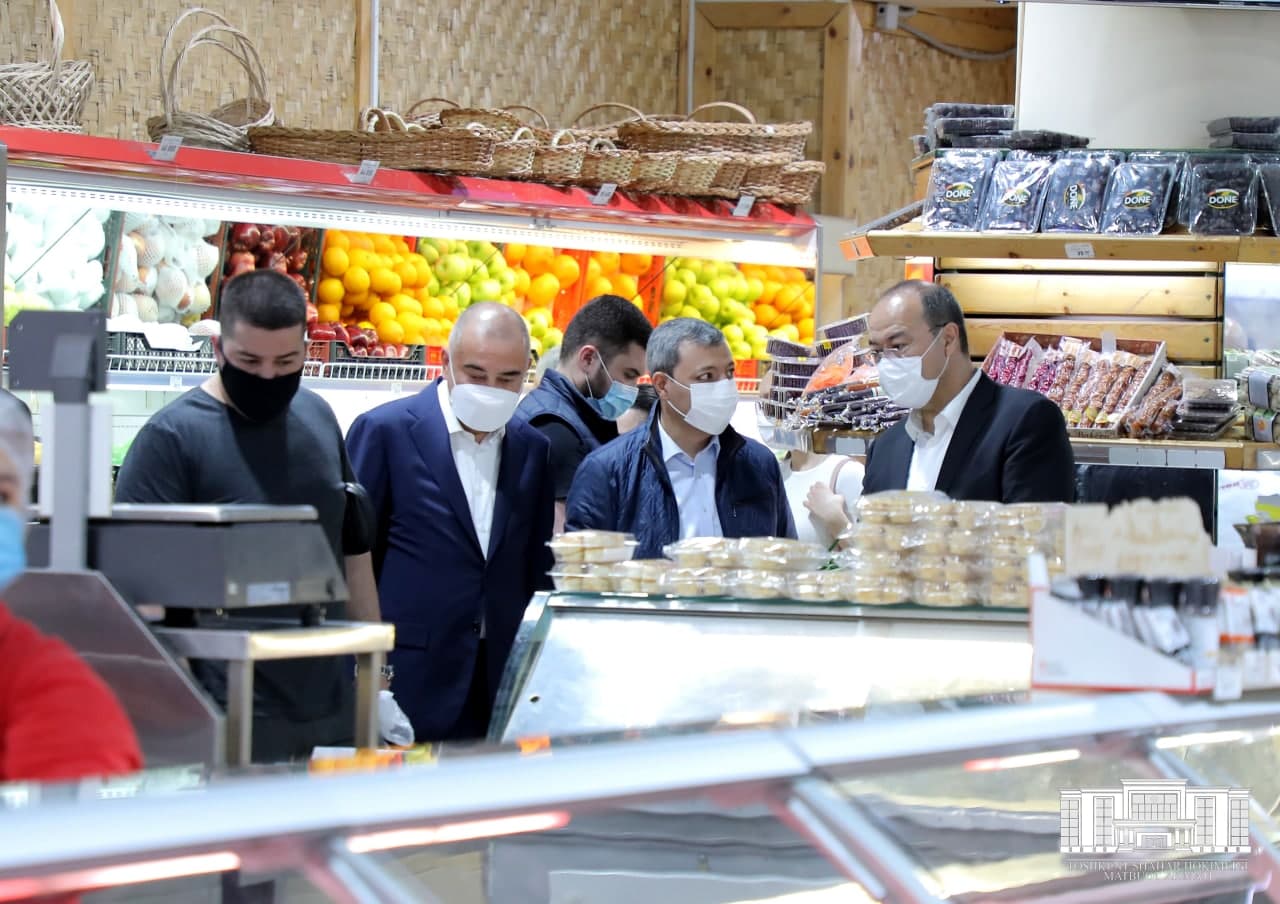 Хоким Ташкента и премьер-министр проверили рынки и супермаркеты города