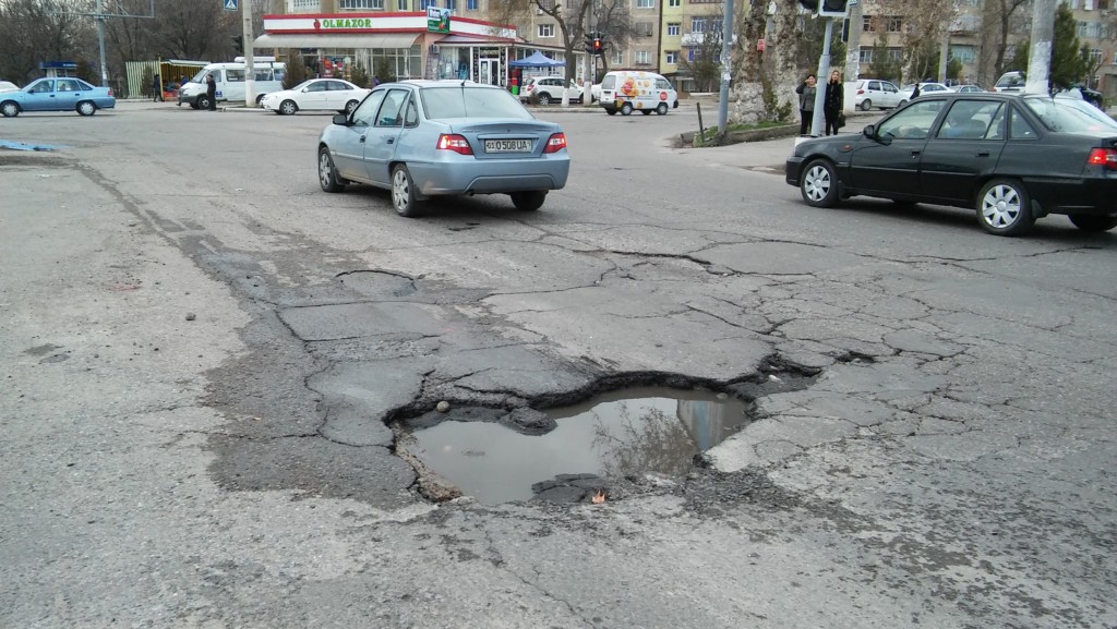 В Узбекистане из-за неисправности дорог произошло более 500 ДТП