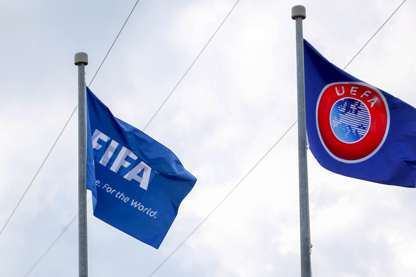 УЕФА и ФИФА присоединились к бойкоту соцсетей в знак борьбы с дискриминацией