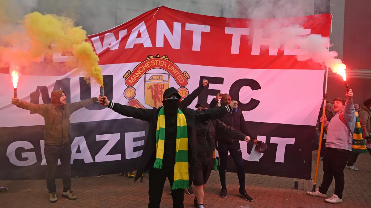 Фанаты «Манчестер Юнайтед» утроили протест против владельцев клуба