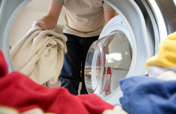 Теория «первой стирки»: нужно ли вам стирать одежду после покупки?