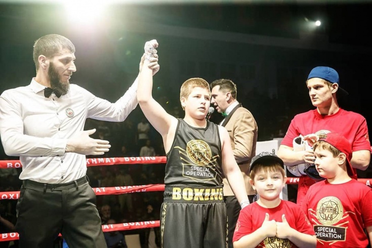 Боец Исмаилов вступился за сына Кадырова после сомнительной победы в боксерском бою