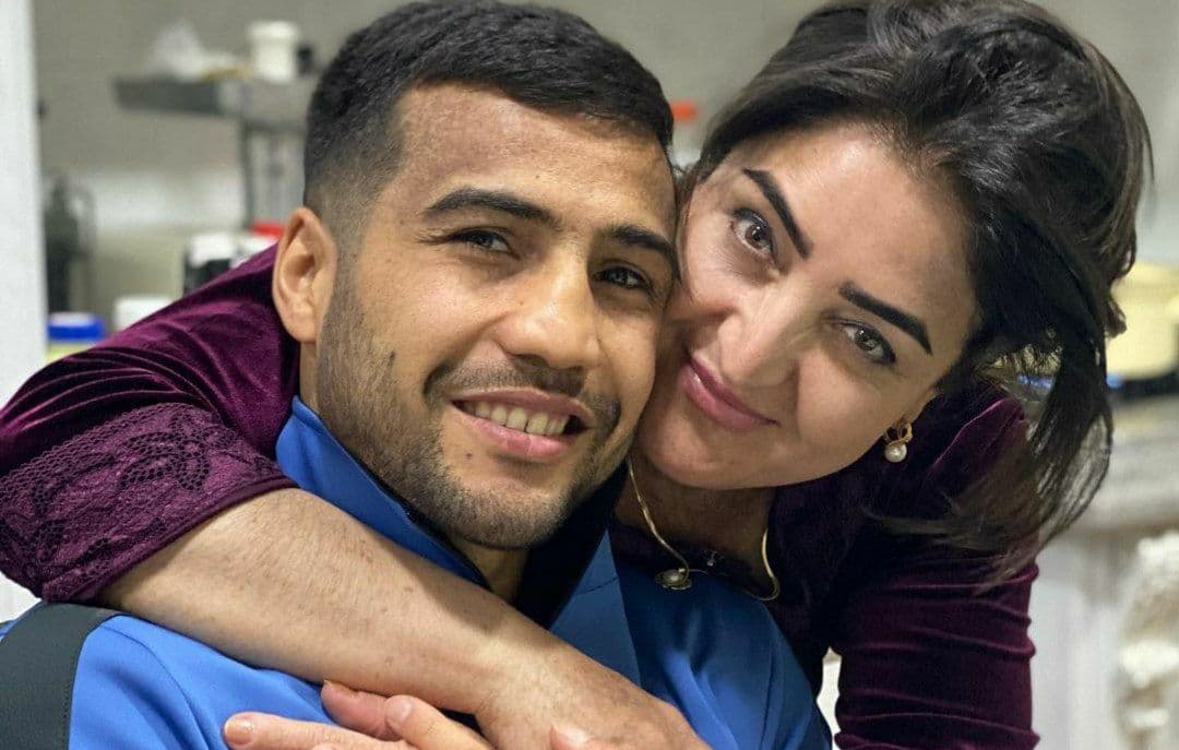 Боксер Шахрам Гиясов устроил своей маме сюрприз в честь ее дня рождения – видео