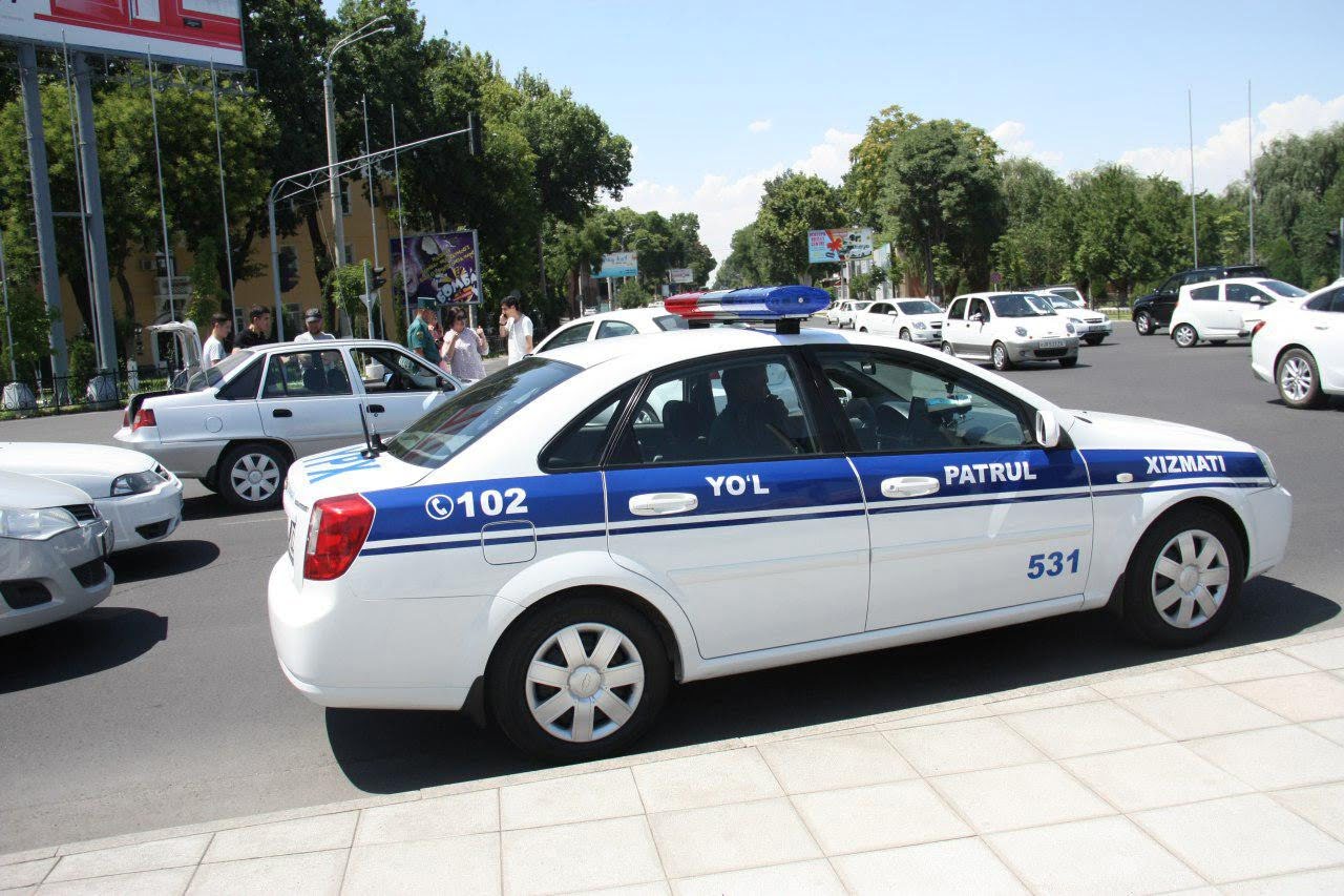 В Андижане оштрафовали патрульную машину ГАИ