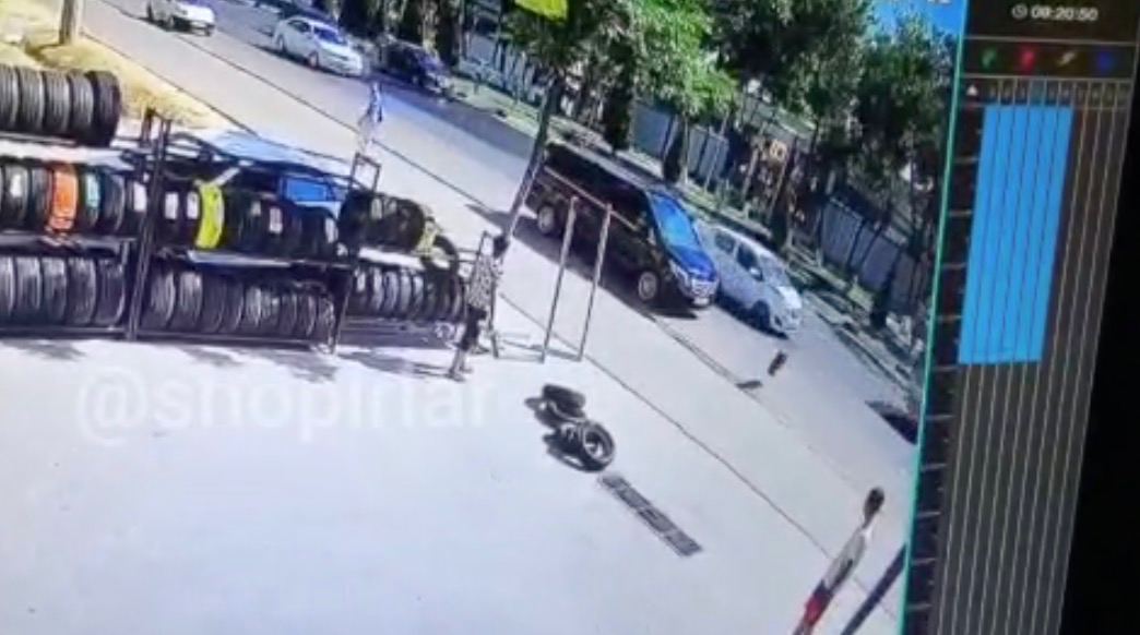В Ташкенте из-за халатности продавца автомагазина произошло ДТП с участием четырех машин
