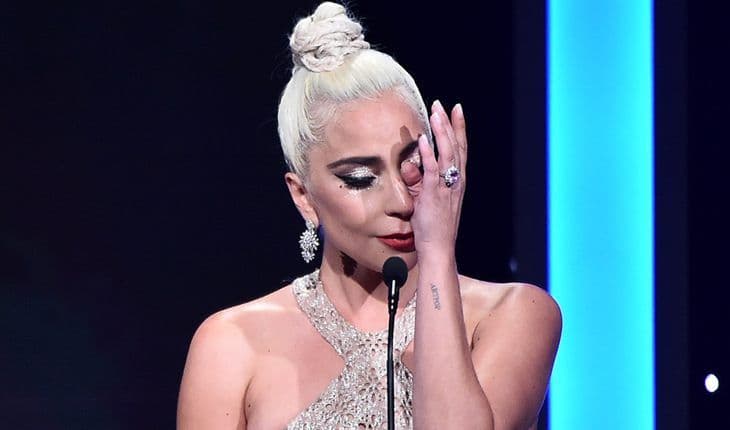 Леди Гага призналась, что забеременела от продюсера, который изнасиловал ее  